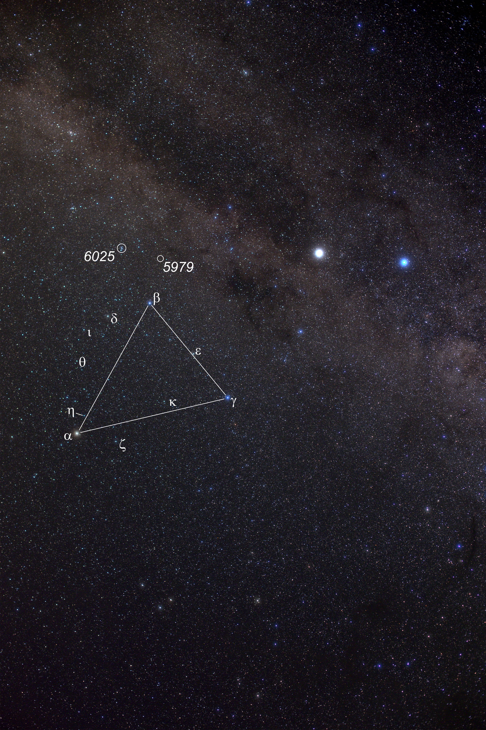 foto sternbild suedliches dreieck triangulum australe annotated